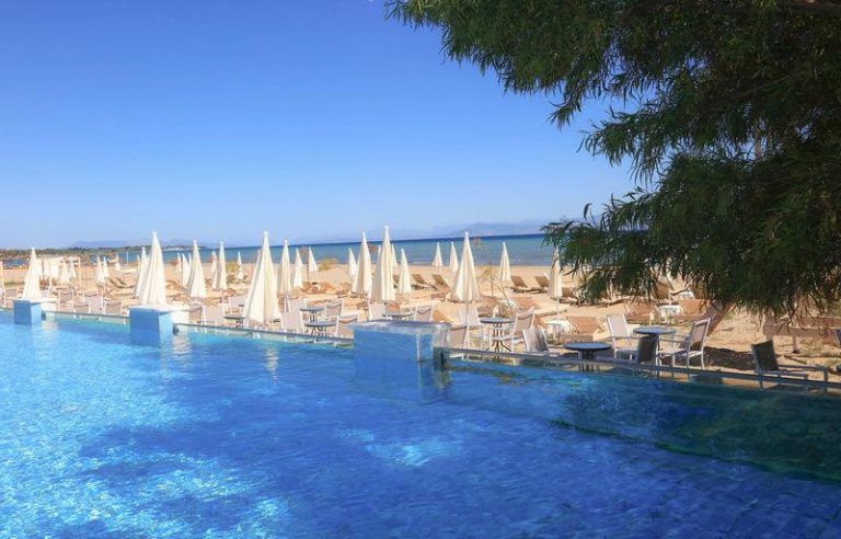 Cavomarina Beach